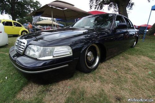 lowmazdas 2002 Ford Crown Victoria